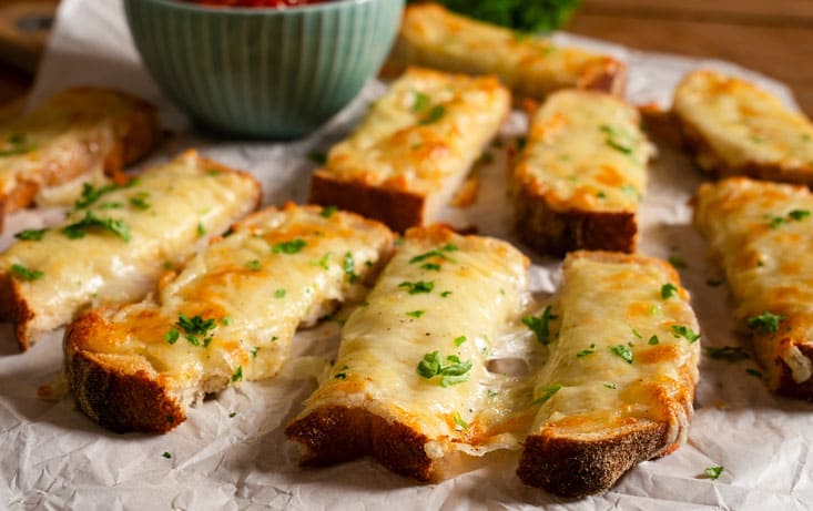 Hvidløgsbrød med ost på Levain - Opskrifter | Pågen